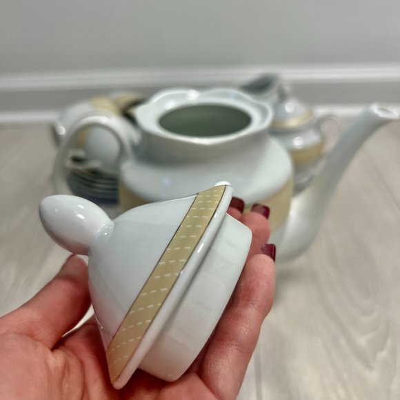 "Lorren Home Trends" China Gold Mix & Match Coffee Set of 19 - Picture 12 of 16